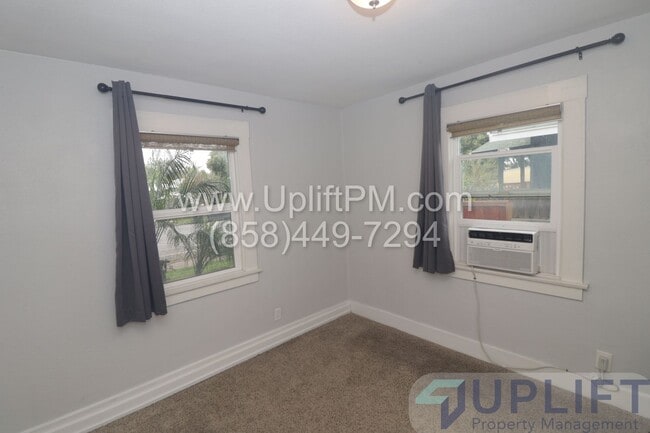 Building Photo - 36th (3637-3639)