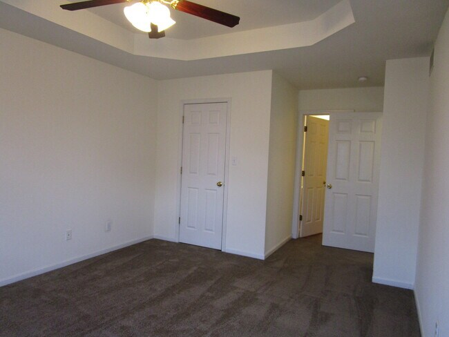 Building Photo - 5013 Roscoe Rdg