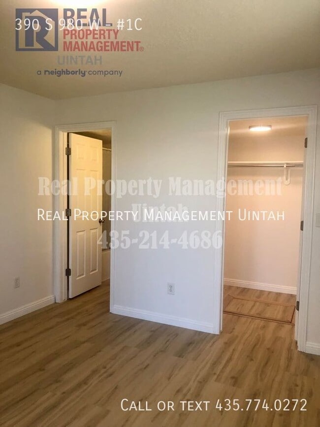 Building Photo - 390 980