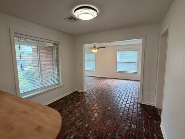 Building Photo - 3200 NW 42nd St