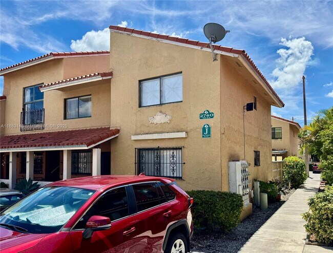 Building Photo - 2740 W 61st St