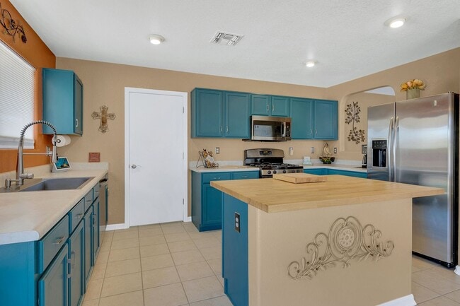 Building Photo - Private Pool Oasis  in southwest Tucson's coveted Star Valley!