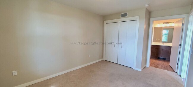 Building Photo - Spacious 3 bed /2 Bath Condo at Ferguson F...