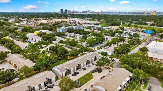 Building Photo - 4507 S Oak Dr