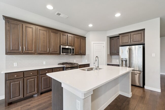Building Photo - 1733 Lark Ln