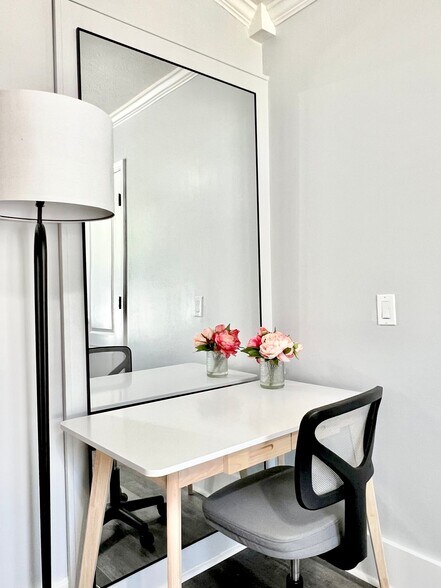 Building Photo - 2074 Flint Hill Dr