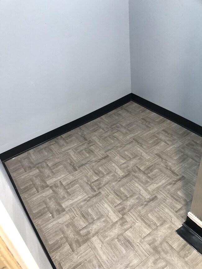 Building Photo - 295 E 238th St