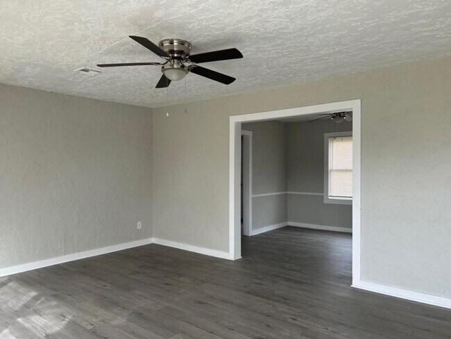 Building Photo - 1907 NW Euclid Ave