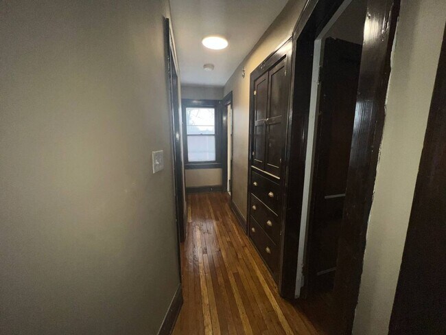 Building Photo - Bright, Beautiful  Single Family Move-In Ready | Section 8 and EDEN welcomed