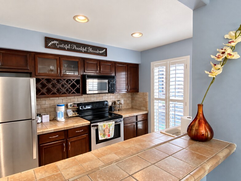 Fully stocked kitchen - 4601 Carmen Ave
