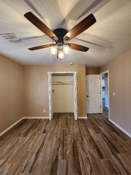 Building Photo - 143 S Doran