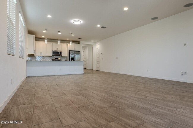 Building Photo - 1548 W Corral Rd