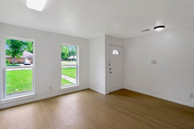 Building Photo - 6014 Willowbend Blvd