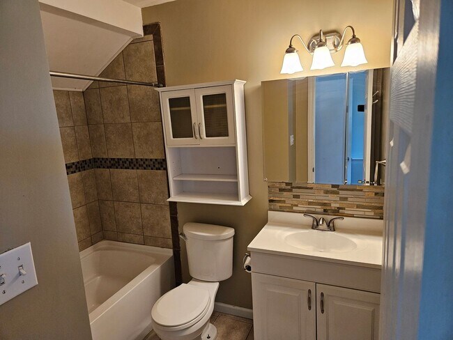 Building Photo - Oak Springs