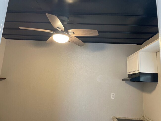 Building Photo - 1309 5th St