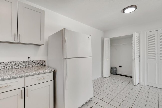 Building Photo - 2480 Ave B SW