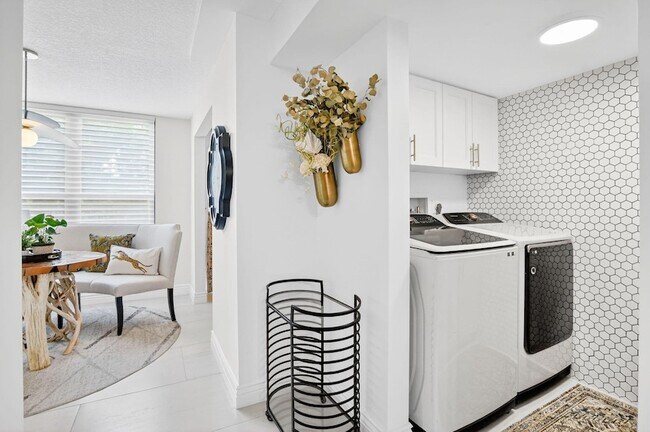 Building Photo - 7233 Promenade Dr