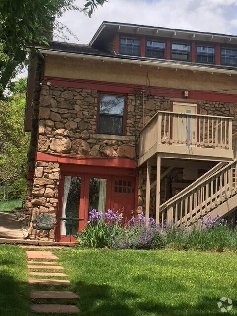 Building Photo - 1528 Mapleton Ave
