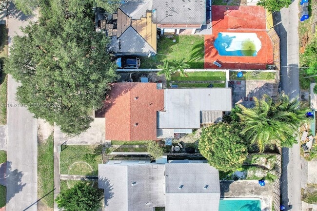 Building Photo - 2419 Coolidge St