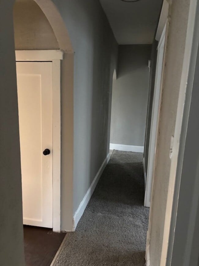 Building Photo - 4 bedroom House On Lasalle St!