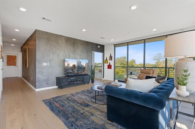 Building Photo - 1600 S 1st St