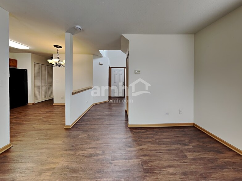 Building Photo - 544 Springwood Dr