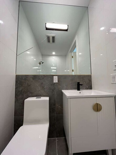 Building Photo - 51 Grace St