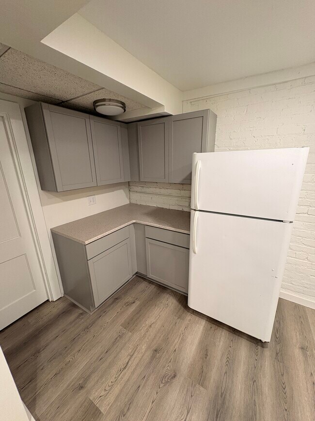 Building Photo - Forest Avenue