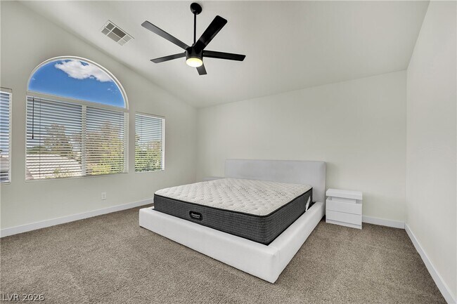 Building Photo - 2560 Sundew Ave