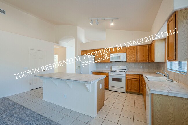 Building Photo - 11174 N Sand Pointe Dr