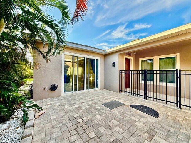 Building Photo - 6414 Salt Creek Ave