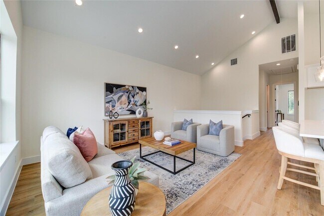 Building Photo - 6121 Pacific Frst Dr