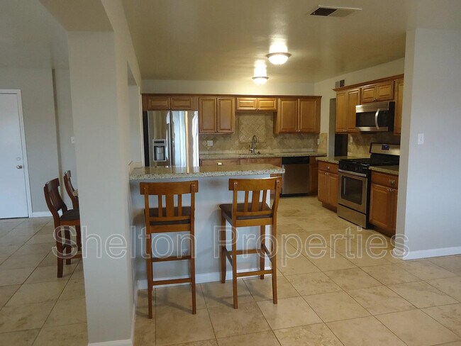 Building Photo - 1041 W 18th St