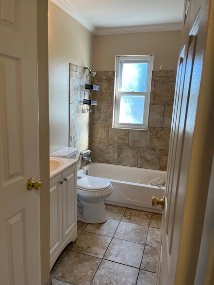 Bathroom - 1991 Lemay Ferry Rd