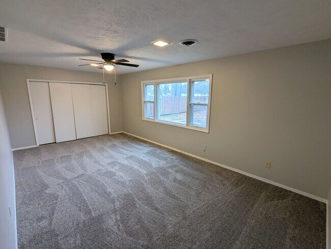 Building Photo - Charming 4-Bedroom Ranch with Modern Updat...