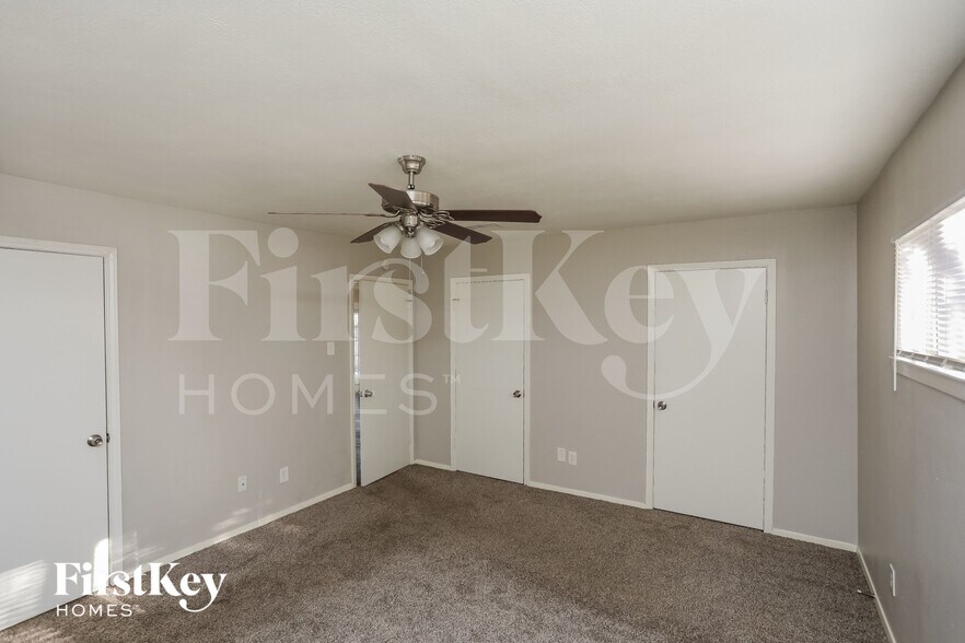 Building Photo - 417 Lakeside Dr