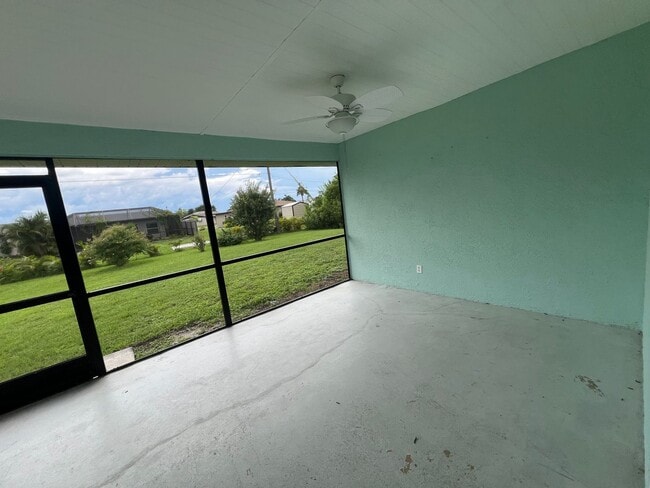 Building Photo - Annual ** Newly Renovated ** 3 Bedroom / 2...
