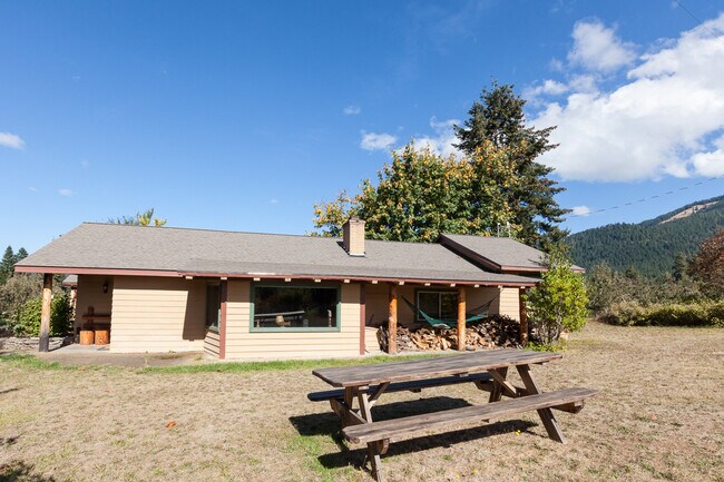 Building Photo - 6715 Cooper Spur Rd