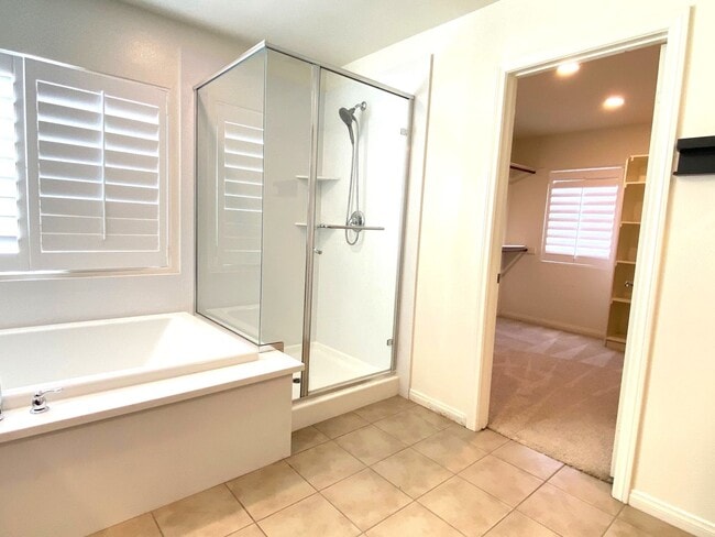 Building Photo - Beautiful 6 bed and 4.5 bath home in West ...