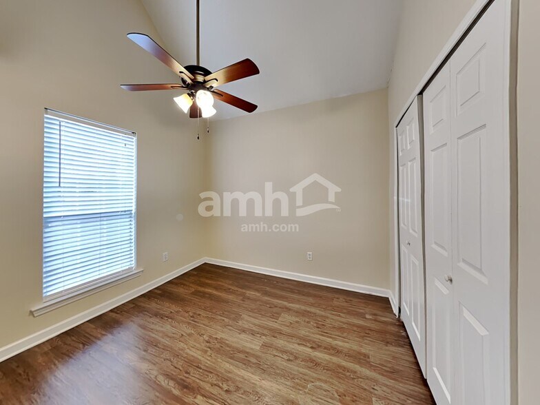 Building Photo - 515 Chaseridge Dr