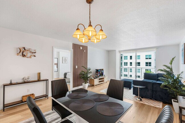 Building Photo - 1 SE 12th St