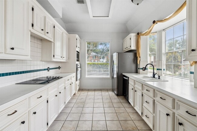 Building Photo - 2112 Shadow Bay Cir