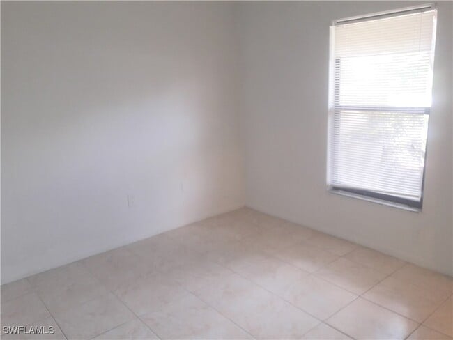 Building Photo - 536 111th Ave N