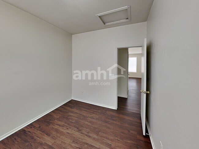 Building Photo - 12725 W Cheery Lynn Rd