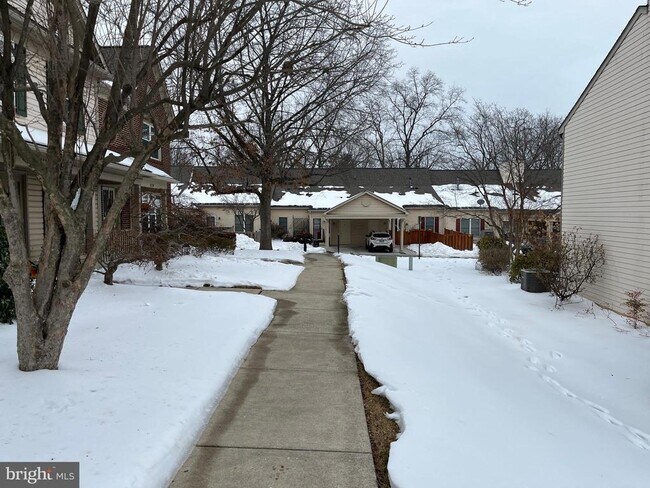 Building Photo - 874 Waterford Dr