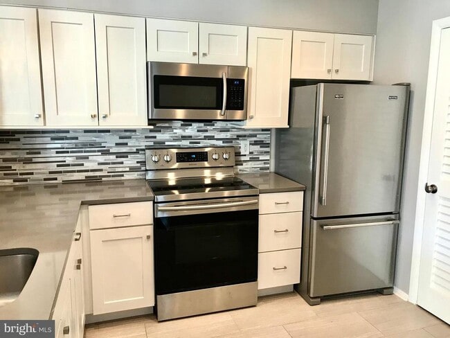 Building Photo - 8071 Pantano Pl