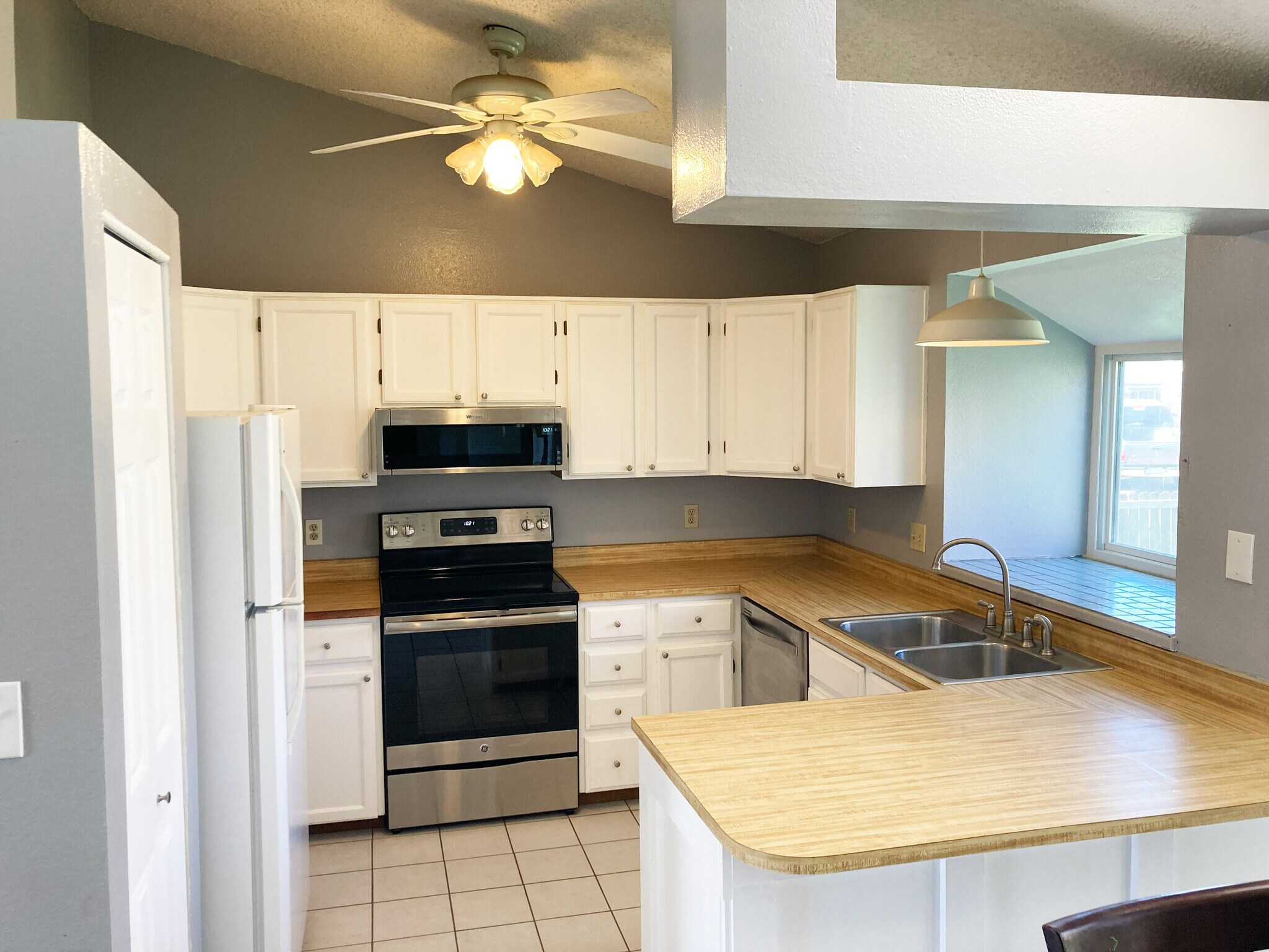 Kitchen - 8033 S Garrison Way