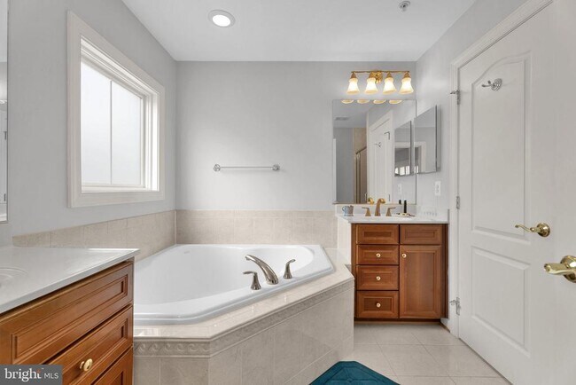 Building Photo - 92 Washington St