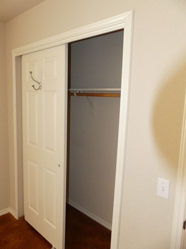 Building Photo - PRICE DROP !!