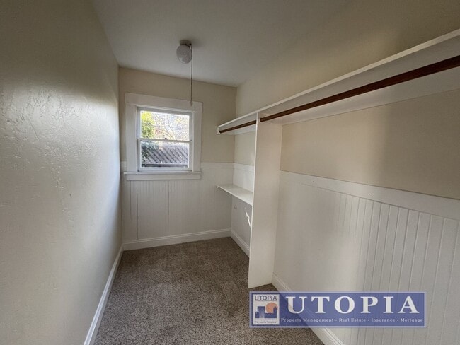 Building Photo - 204 Hollister Ave
